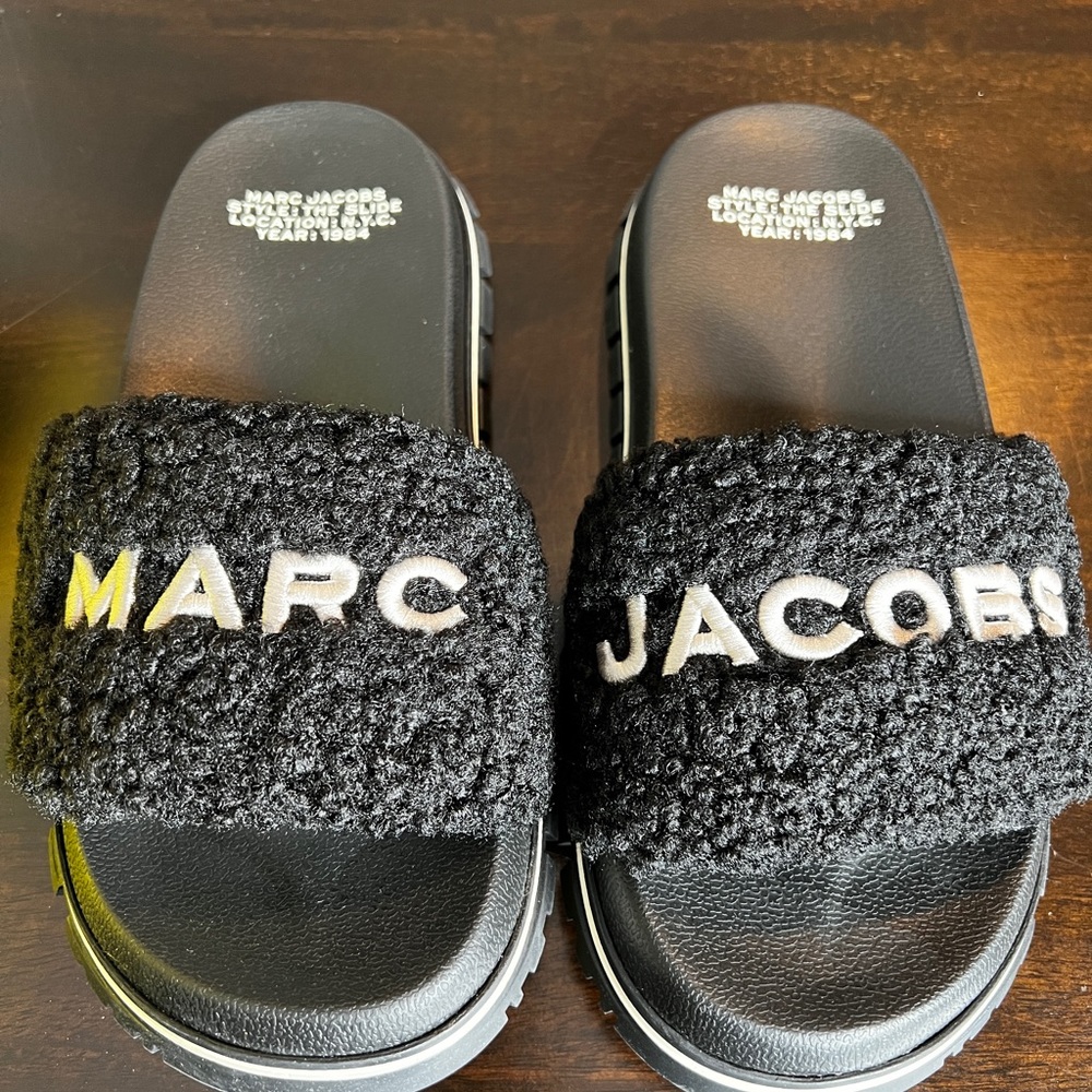 Marc Jacobs furry Slides